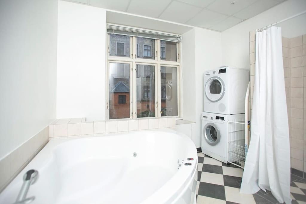 Large & Bright 3Br Apartment W Whirlpool Near Metro Copenhague Exterior foto